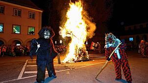 Bild : Fasnacht 2025 in Konstanz: So erlebt der Stephansplatz das flammende Spektakel