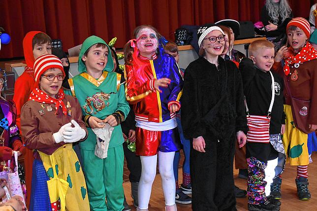 Die Kinder der Grundschule erwarteten die Schulbefreiung im Haus des Gastes mit tollen Auftritten.