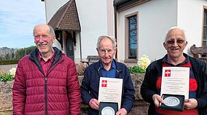 Bei einer Gebetswoche in der Wallfahrtskirche Maria Lindenberg in St. Peter werden Alfred Schmid aus Kaisten (rechts) und Lothar Hug aus ...
