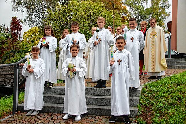 Horheim und Schwerzen: Zur Erstkommunion an zwei Terminen trafen sich die Familien aus Horheim und Schwerzen in der Kirche St. Johannes ...