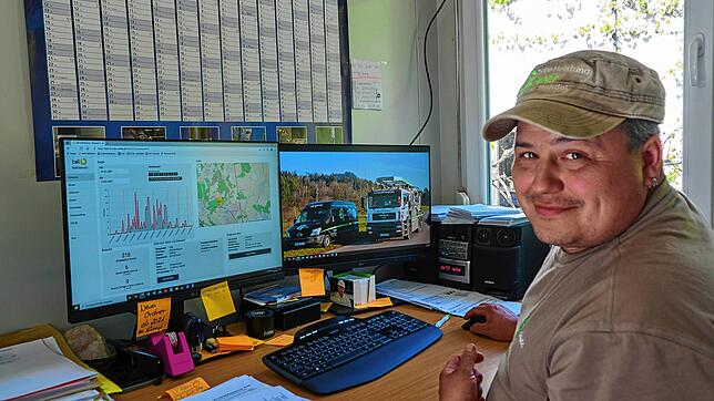 Schädlingsbekämpfer Björn Griener hat von seinem Büro in Öflingen rund 360 Rattenfallen am Hochrhein im Blick. Per ULE-Funk können ...