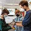 In einer Physikstunde am Hochrhein-Gymnasium in Waldshut kommt auch ein Tablet zum Einsatz. Ein Großteil der Schulen im Landkreis nutzen ...