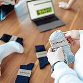In naher Zukunft sollen die in Aach-Linz designten Socken in Portugal produziert werden.