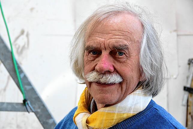 Bildhauer Peter Lenk in seinem Atelier in Bodman-Ludwigshafen.