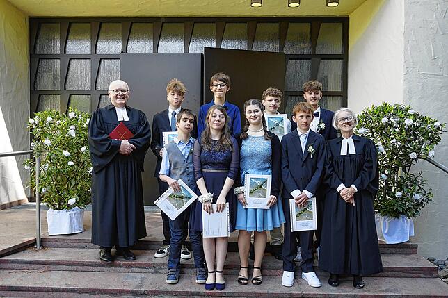 In einem festlichen Gottesdienst in der Kirche St. Jodokus in Immenstaad feierten ihre Konfirmation: Sophia Caparros y Ortner, Jakob ...