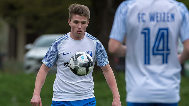 Knapper Sieg: Adrian Scheu brachte den FC Weizen beim 3:2-Erfolg gegen den SV Unteralpfen mit einem kuriosen Treffer in Führung.