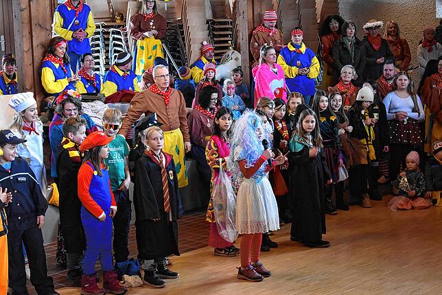 Bild 4: Fasnacht 2025: Bilder der Kindergarten- und Schülerbefreiung in Birkendorf