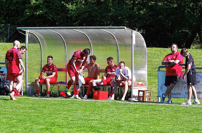 Bild 17: Das torreiche Kellerderby gewinnt der SV Deggenhausertal! Wir waren mit der Kamera dabei!