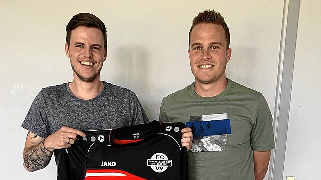 Wieder aktiv: David Heinz (links) beendet seine Fußballpause und steigt beim FC Wallbach wieder ein. Sportchef Matthias Wenk freut sich ...