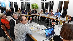 Das Bild zeigt die Teilnehmer der Jahreshauptversammlung des Fördervereins für die Partnerschaft Baden-Weilheim. Bild: Annette Holzapfel