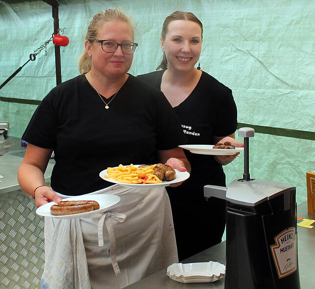 Bild 13: Beim Blumberger Straßenfest war die Stimmung trotz des Regenwetters gut