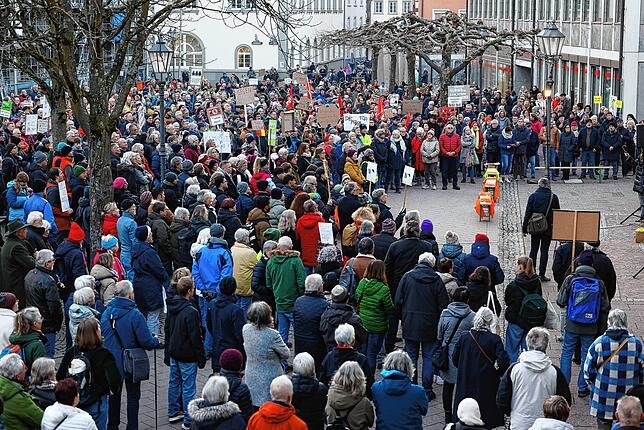 Bild 16: &bdquo;Deutschland ist bunt&ldquo;: Bilder von der Demonstration gegen rechts in Radolfzell