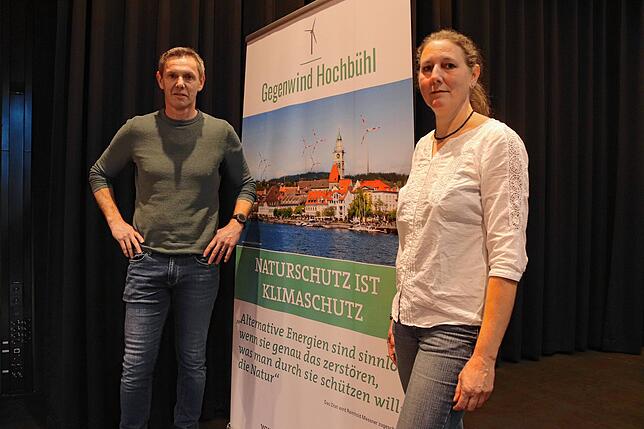 Thomas Schuler und Sandra Freund, Organisatoren der Bürgerinitiative Gegenwind Hochbühl.