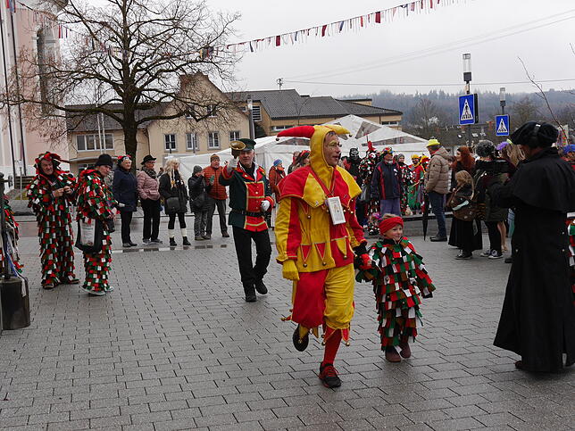 Bild 3: Bilder vom Schmotzigen in Hilzingen: Fasnacht 2025 mit buntem Treiben!
