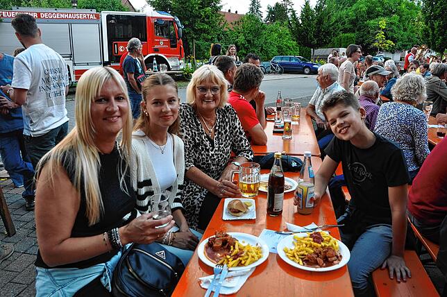 Bild 2: Die schönsten Bilder vom Florianfest der Feuerwehr Wittenhofen