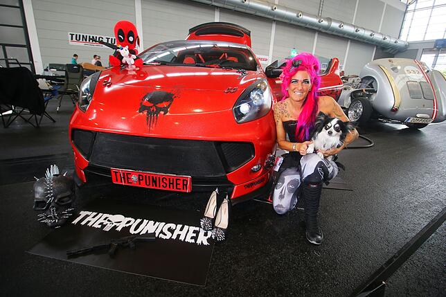Bild 9: Jede Menge Chrom, Lack und schöne Frauen: Die Tuning World Bodensee hat viel für Auge und Ohr zu bieten