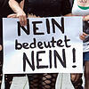 Frauen protestieren beim so genannten &bdquo;Slutwalk&ldquo; (Schlampenspaziergang) in der Stuttarter Innenstadt. Sie kämpfen sprechen ...