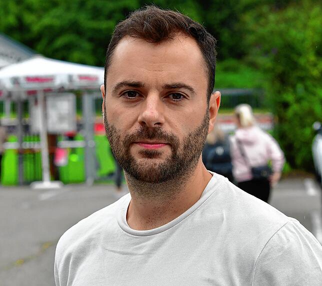 Rouven Rünzi (30) lebt in Bad Säckingen und arbeitet als Controller. Der Mittelfeldspieler begann als F-Junior beim FC Wehr. Seinem ...