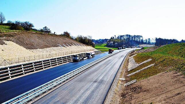 Bis der gesamte Abschnitt Friedrichshafen der B31-neu teilweise freigegeben wird, dauert es noch. Aber: Die Strecke zwischen Fischbach ...