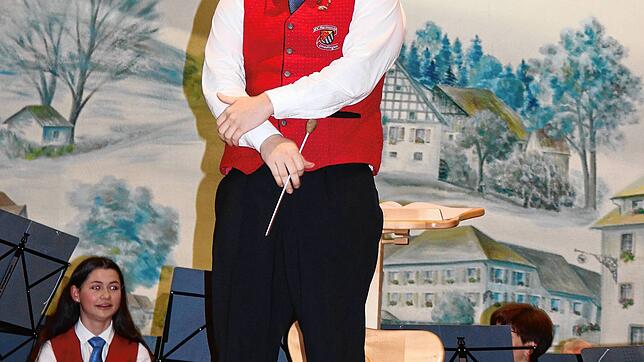 Dirigent Tobias Kraut hat ein vielfältiges Programm zusammengestellt. Bild: Silvia Bächle