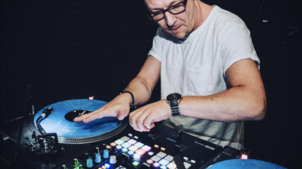 DJ Vinül Junkie legt bei &bdquo;Meßkirch tanzt&ldquo; am Samstag, 6. April, im &bdquo;Metropol&ldquo; auf. Einlass ist um 20 Uhr, die ...