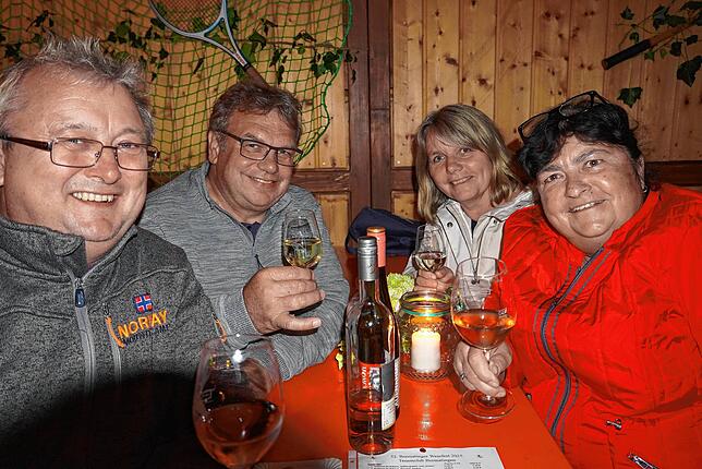 Bild 32: Bilder vom Auftakt des Weinfests in Bermatingen