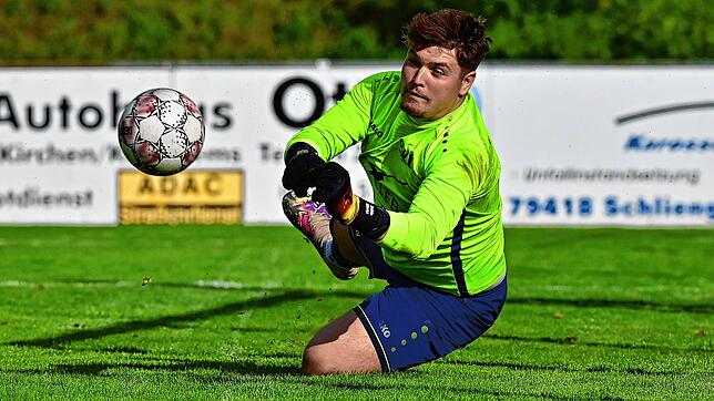 Leid geprüft: Torwart Robin Merkt – hier ein Archivbild – kassierte neun Gegentore gegen den FC Wittlingen und dürfte die ...