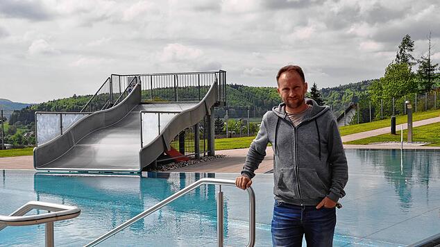 Schwimmmeister Uwe Setzer ist für den Betreiber Pooltrend seit vier Jahren für das Panoramabad verantwortlich. Er freut sich auf die ...