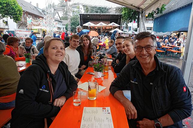 Bild 14: Stadtmusik Tiengen spielt zum Abschluss des Schwyzertags: Das sind die Bilder
