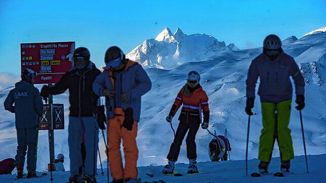 Wie hier im Skigebiet Flims/Laax/Falera sind Ski-Pisten und -Life im Kanton Graubünden weiterhin geöffnet. Die Personenzahl beim ...