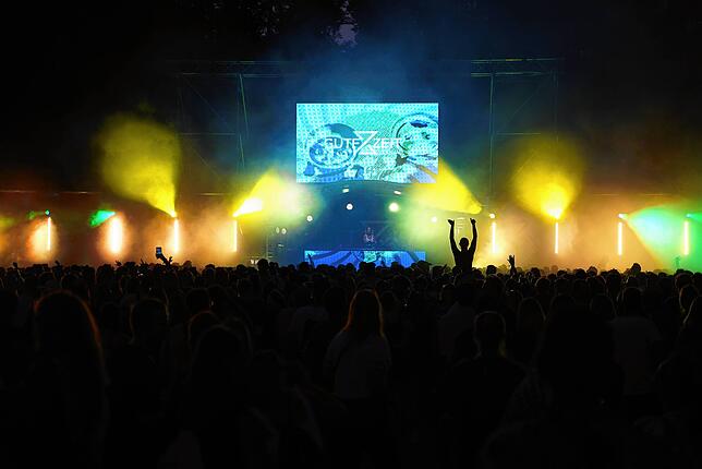 Bunte Lichter, tanzende Menschen und einfach eine gute Zeit: Das wünschen sich viele. 8000 bis 10.000 Besucher werden zum ...