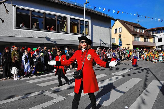 Bild 10: Historische Narrenzunft begeistert mit ihrem Umzug am Fasnetssunntig