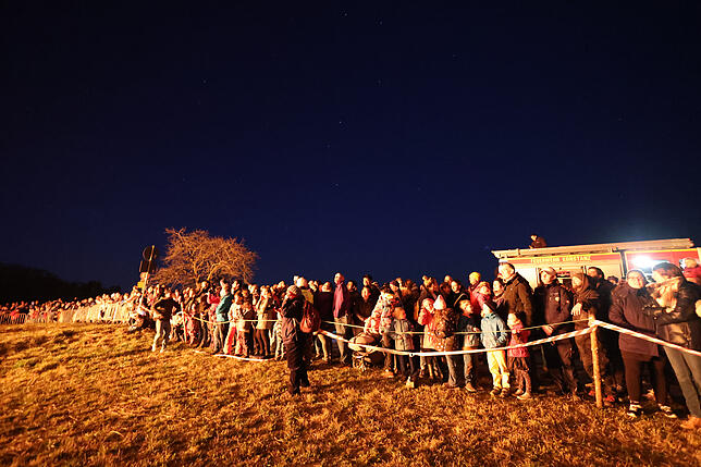 Bild 14: Litzelstetten 2025: Diese Funkenfeuer-Bilder fangen die Tradition perfekt ein!