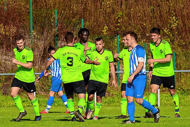Bild 17: SV Karsau verteidigt die Tabellenspitze durch einen 4:2-Erfolg gegen Verfolger Spvgg. Wehr
