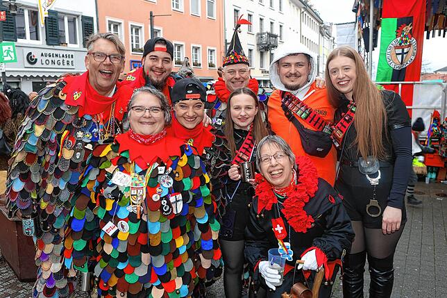 Bild 8: Die Konstanzer Fasnacht außer Rand und Band! Hästräger feiern auf der Marktstätte – die schönsten Bilder!