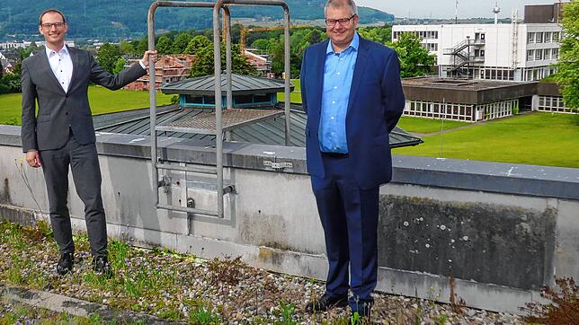 Verstärkung: Ludwig Schöner (links) unterstützt den Aufbau des Gesundheitscampus. Bürgermeister Guhl stellte ihn vor. Im Hintergrund das ...