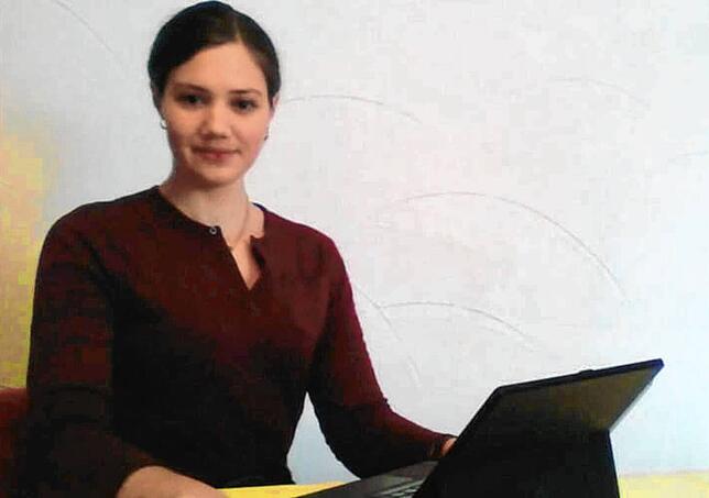 „Wir wollen diese Demokratie und wollen helfen, sie besser und schöner zu machen“, sagt Aurelia Mandlmeier, auf Polizisten ...