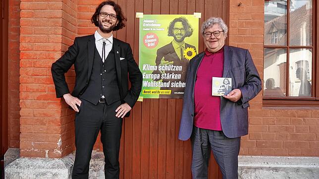 Gerne machte der Grüne Europa-Parlamentarier Reinhard Bütikofer (rechts) in Sigmaringen Werbung für seinen Parteikollegen, den Bewerber ...