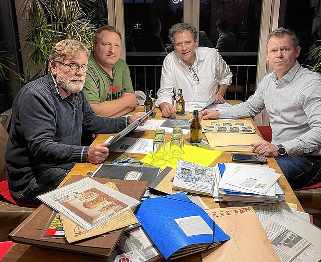 Victor Lindenmayer, Andreas Eppler, Daniel Trisner und Jürgen Beirer (von links) bei ihren umfangreichen Recherche-, Sondierungs- und ...