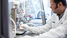 Pharmafertigung bei Vetter in Ravensburg. Bald wird im Saarland auf einem ehemaligen Ford-Gelände produziert. Bis zu 2000 Jobs sollen ...