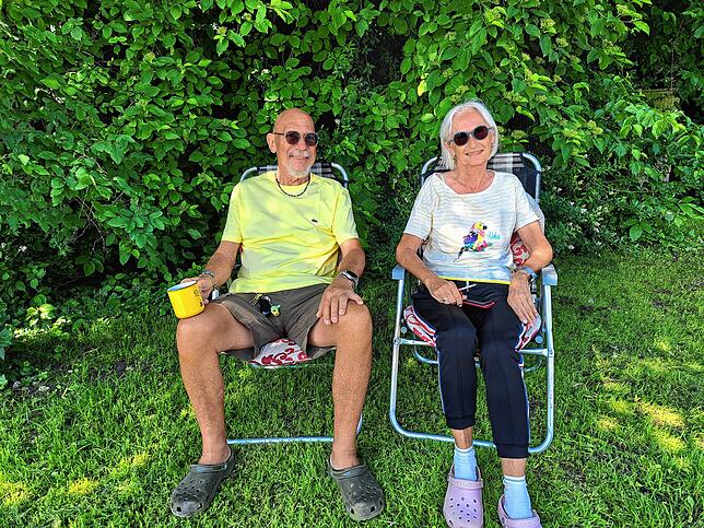 Manfred und Annemarie Hofmeister finden den umgestalteten Wohnmobilstellplatz bis auf wenige Kritikpunkte sehr gut.