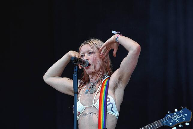 Bild 18: Southside Festival 2025: Der Auftritt von Wet Leg in Bildern