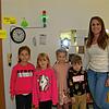 Die Gemeinde Allensbach hat nun für die Schulen und Kinderhäuser Luftfilter und CO2-Ampeln, wie hier hinten an der Wand, angeschafft. So ...