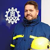 „Ich habe den Lkw-Führerschein, das Bodenseeschifferpatent und den Kranschein; das kann ich hier alles nutzen“, freut sich ...