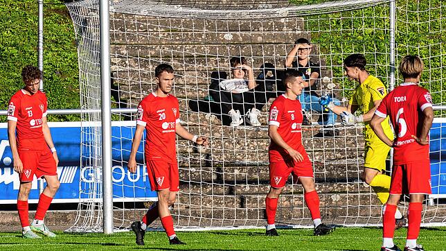 Hängende Köpfe beim 1. FC Rielasingen-Arlen nach der 3:6-Niederlage beim FC Holzhausen.