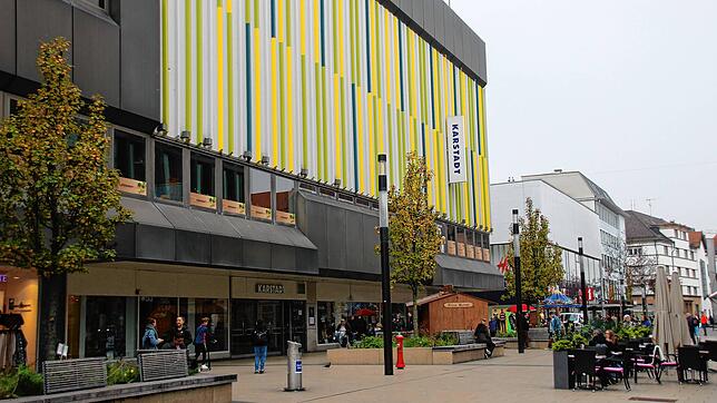 Die Singener Karstadt-Filiale steht nach der Ankündigung des Konzerns, viele Kaufhäuser bundesweit zu schließen, vor einer unsicheren ...
