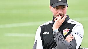 VfB-Trainer Sebastian Hoeneß hofft auf die Verpflichtung von Real-Talent Chema Andres.