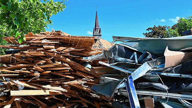 Schon nach kurzer Zeit wachsen die Müllberge. Die Materialien müssen möglichst sortenrein getrennt werden.