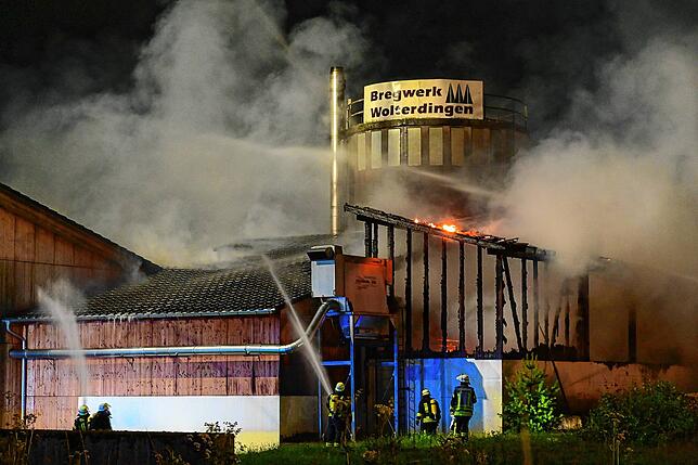 Bild 28: Brandnacht in Wolterdingen: Die Bilder vom Feuerwehreinsatz und dem Vormittag danach