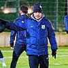 Daniel Wieser (Mitte), neuer Trainer des FC Singen 04, steht vor einer schwierigen Mission. Sein Club steht abgeschlagen am Tabellenende ...
